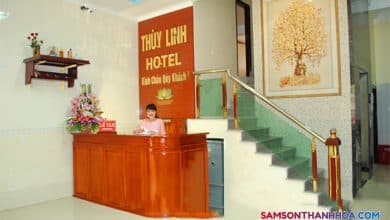 Quầy lễ tân nằm ngay sảnh lớn